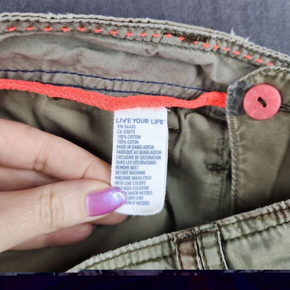 American Eagle Women’s Shorts Cargo Camo Sz 4 Y2K - Picture 7 of 11